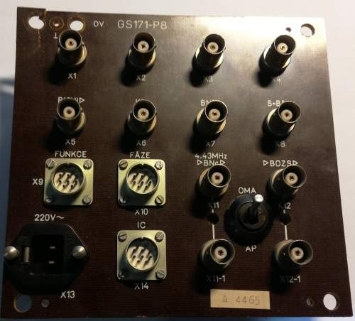 deska s konektory 12xBNC + 4 další