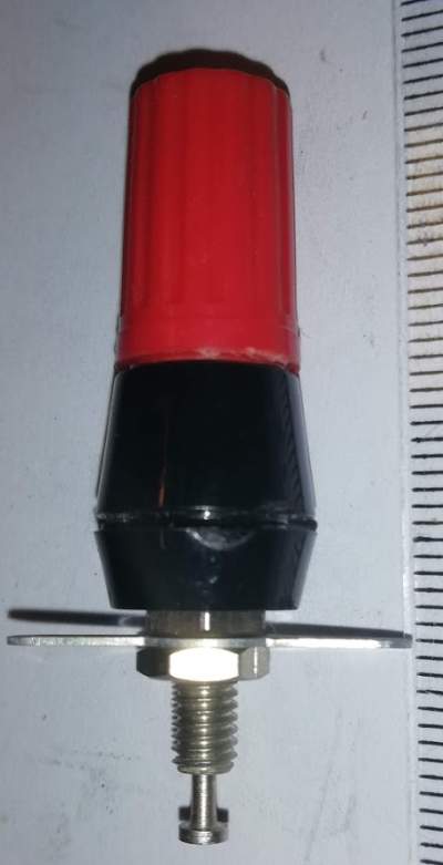 není skladem - zdířka panelová na banánek, červeno/černá ....  balení 5ks za 80 Kč