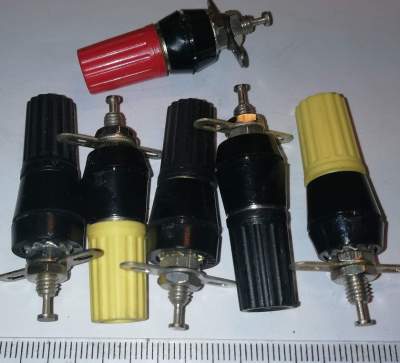 není skladem - zdířka panelová na banánek, mix ....  balení 6ks za 99 Kč