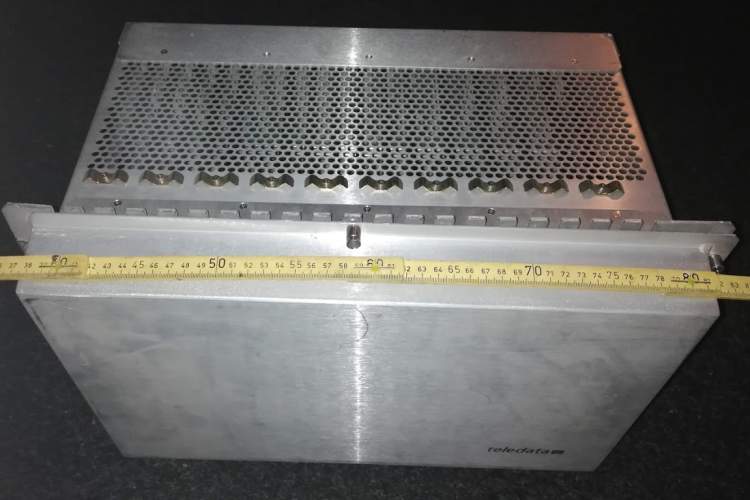 není skladem - Hliniková krabice 48x31x26cm z ústředny TELEDATA, 37x 96pin konektor, včetně víka