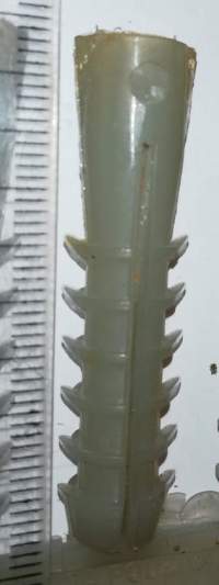 hmoždínka průměr 10mm, délka 50mm, starý typ .. balení 100ks za 40Kč