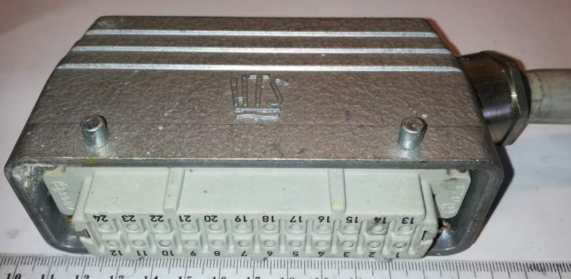 silový konektor 24pin samice, 16A 380V, z demontáže