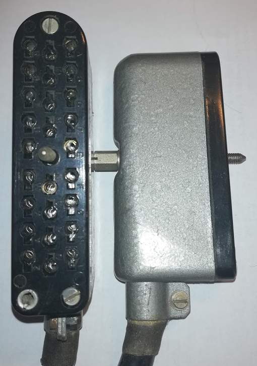 konektor 26pin v krytce, samice, použitý  .. cena na dotaz / price on request