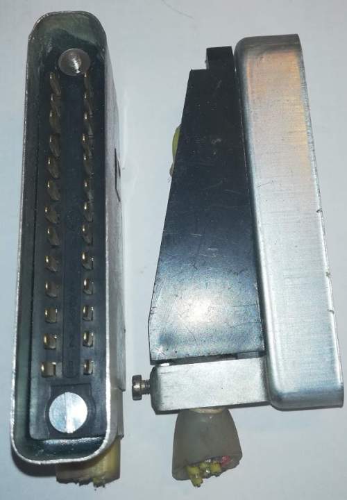 konektor URS 26pin zlacený v krytce,