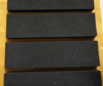 není skladem - pružná samolepící podložka STEIER 62,5x18x4mm  ... balení 50ks za 50Kč