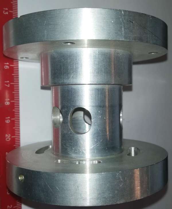 Al příruba ke snímači IRC .. průměr 80mm, výška 70mm