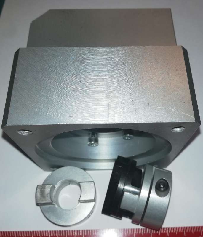 pružná spojka HUCO s pouzdrem, z demontáže, 80x80x78mm