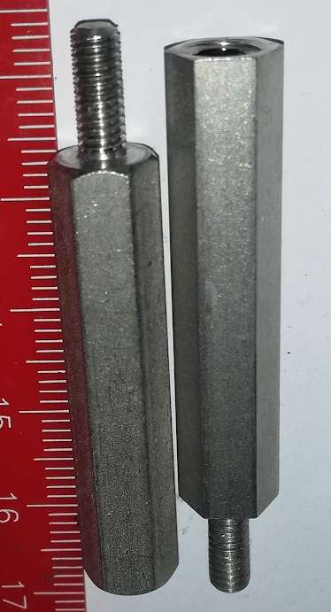 distanční sloupek 40mm, závit vnější M4/10mm, vnitřní M6 .. balení 26ks za 90Kč