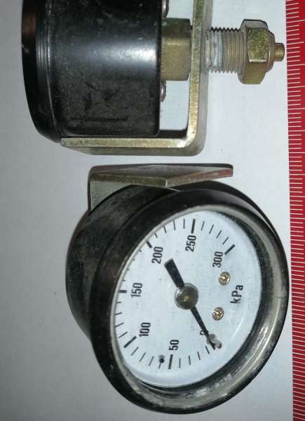 indikátor tlaku 0-300kPa, z demontáže, průměr 40mm