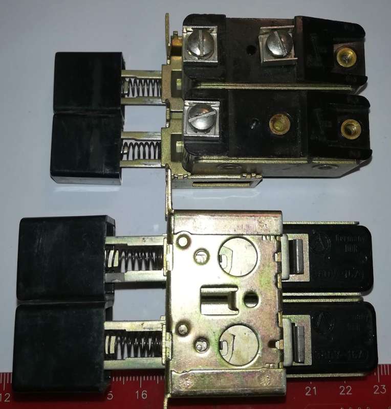 sestava mikrospínačů DDR, 2 nezávislé přepínače