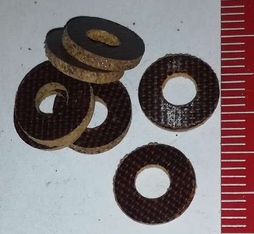 pertinaxová podložka 10/5mm tl. 1,6mm .. balení 200ks za 60Kč