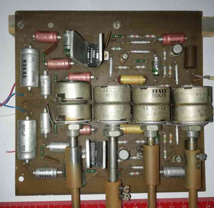 není skladem - deska zesilovače 2x5W s 2x MBA810AS , na rozebrání, na ND