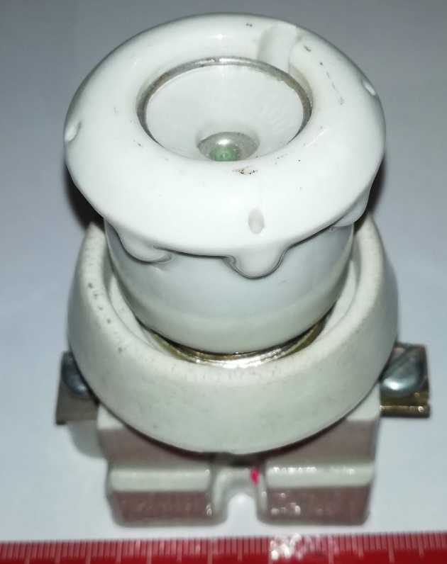 Pojistkový spodek držák 2112,  pojistková hlavice,  dotek 16A . bez pojistky, z demontáže, jako nový