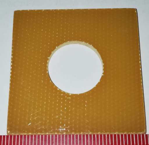 izolace, destička 40x40x3mm s otvorem 16mm, sklotextit .. balení 24ks za 45Kc