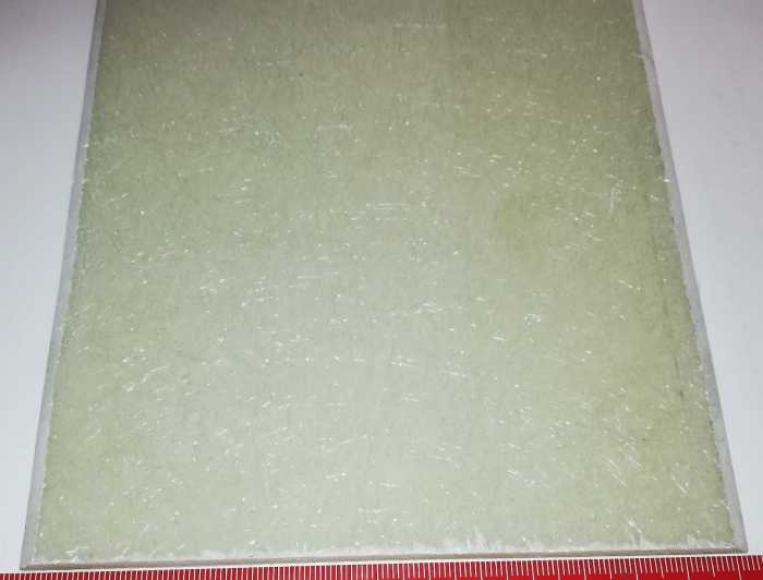 izolace C 455x142x5,0mm ( nějaký plast nebo textit), skošené hrany