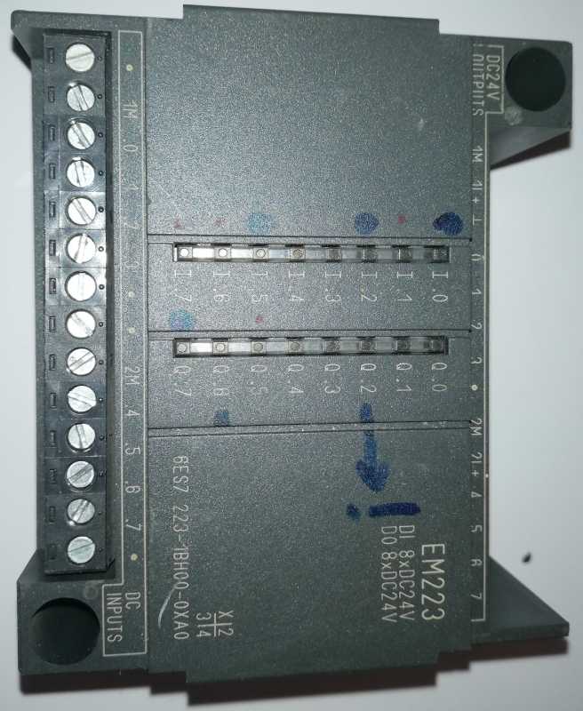 modul 6ES7223-1BH00-0XA0, vadný na rozebrání