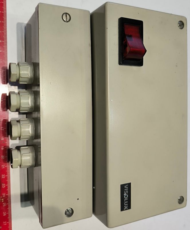 plastová krabička z výrobku VISOLUX, bez vnitřku, 195x140x90mm