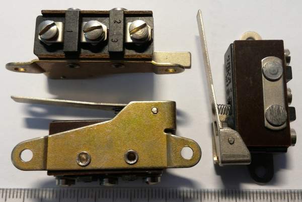 mikrospínač B611-4A TH33, 2A 250V .. balení 10ks za 950Kč