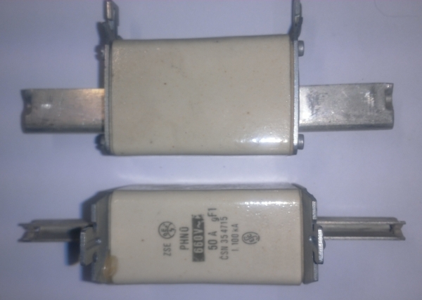 pojistka PHN0 - 50A - 660V, špinavá