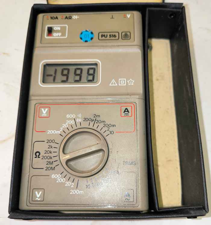 multimetr PU516 METRA na opravu, display svítí, ale více nereaguje, bez hrotů, v originál krabičce