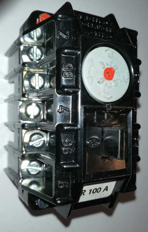R100A - jistící nadproudové relé 3x500V - 2,3A  .. použitý / used .. cena na dotaz / price on request