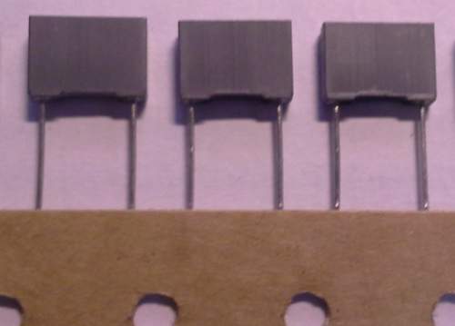 není skladem - není skladem - C 15nF 400Vdc 5% RM7,5 polyesterový  .. balení 1000 ks za 200 Kč