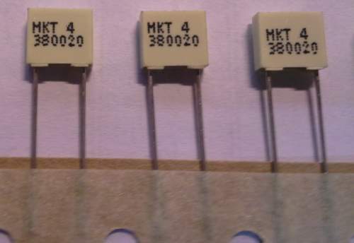 není skladem - C 1n5 10% 100Vdc RM5 polyester     .. balení 500ks za 100Kč