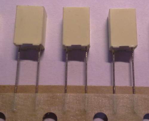 C 220nF 5% 250Vdc RM5 polyester     .. balení 200ks za 100Kč