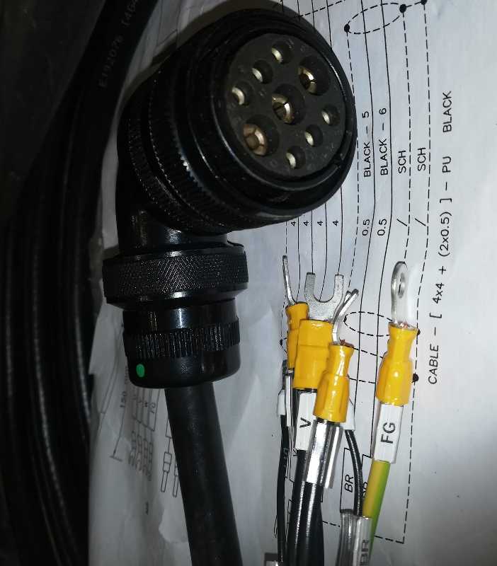 R88A-CAGD005BR-E - Napájecí kabel servomotoru řady G5, 5 m, s brzdou, 3 až 5 kW