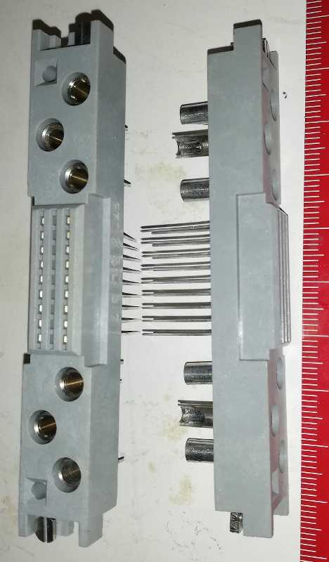 konektory RFT, neupřesněný typ, osazeny všechny piny, nepoužité .. cena na dotaz / price on request