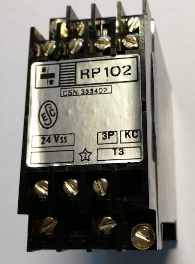 RP102KC - 24Vss 3P, použité