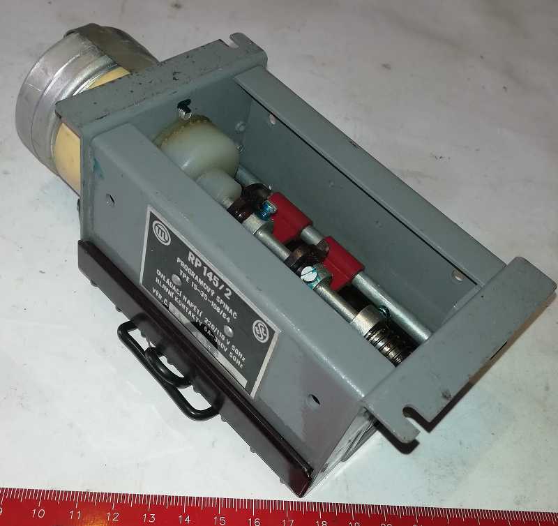 RP145/2 programovatelný spínač 220/110V 50Hz    .. použitý / used .. cena na dotaz / price on request