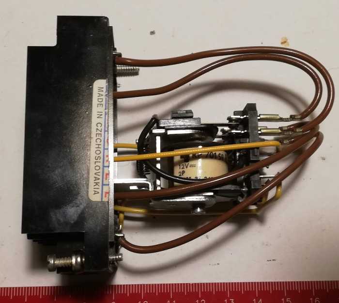 RP701 S9 2P KC 12Vss v rozebrané krabičce, jako nové