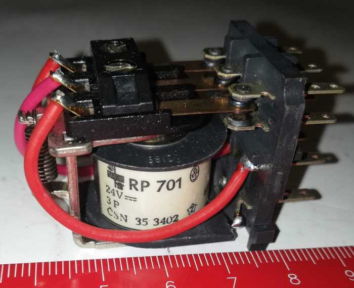relé RP701 24Vss 3P