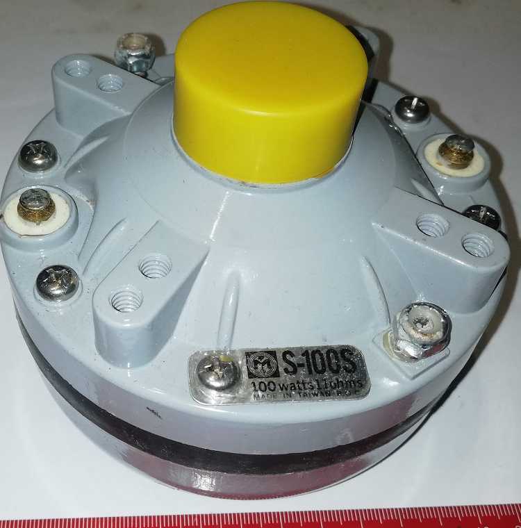 S-100S - ELECTRONIC SIREN DRIVER 100watts 110ohms - MEGAVOX CORPORATION  .. použitý / used .. cena na dotaz / price on request