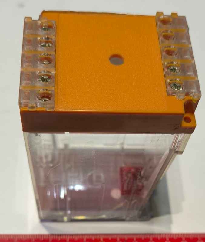 plastová krabička S1-11/1, jako nová, se svorkovnici, 55x70x110mm