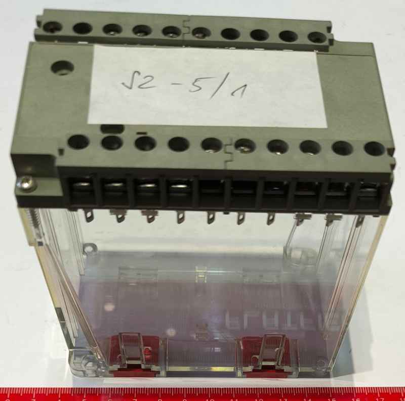 plastová krabička S2-5/1, jako nová, se svorkovnici, 70x110x110mm