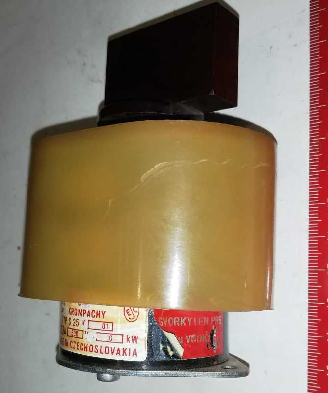 přepínač S25V01 v plastovém krytu + knoflík