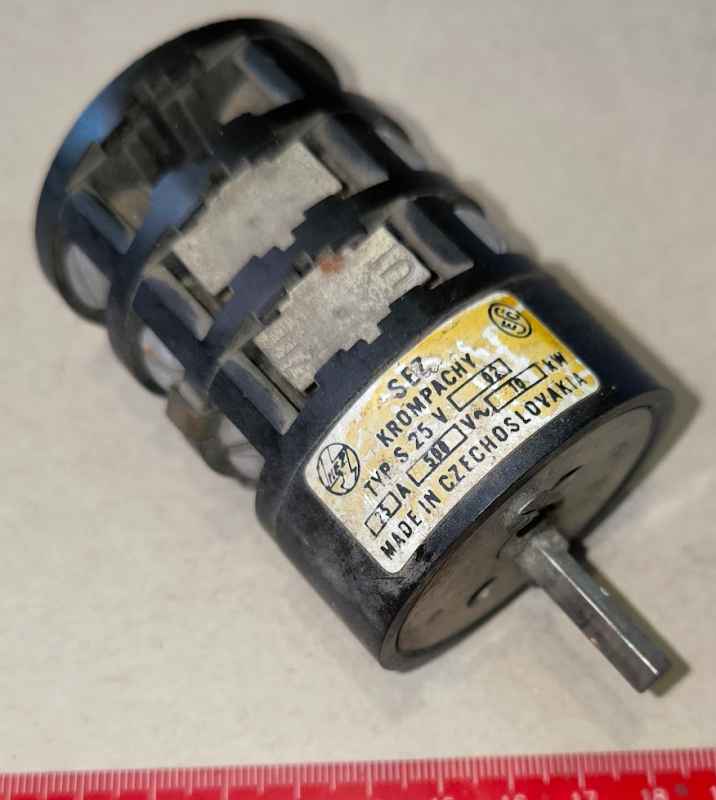 přepínač SS25V02, z demontáže   .. cena na dotaz / price on request