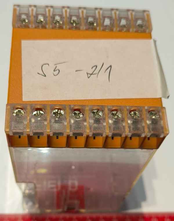 plastová krabička S5-2/1, jako nová, se svorkovnici, 70x75x125mm