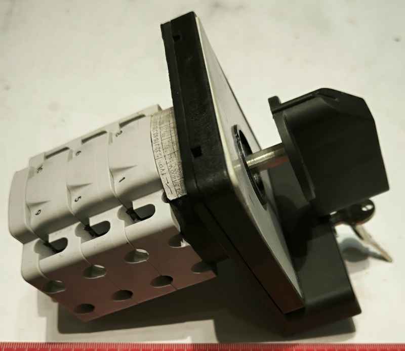 SEZ S63 JZ 2203 C6 Vestavný vačkový spínač, uzamykatelný klíčem 63A, 1-0-2,