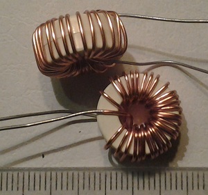 SFT830S - Choke 26uH 2A 55mOhm THT D17x9,5mm