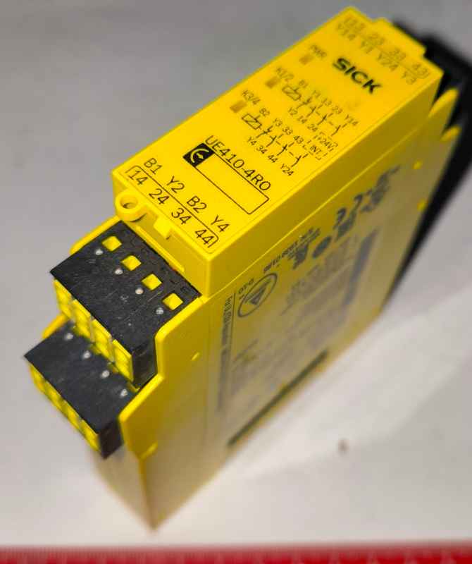 SICK 6032676 UE410-4RO4 Flexi Classic / Reléový modul   .. cena na dotaz / price on request
