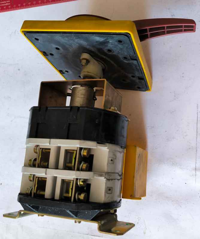 silnoproudý spínač starší, neupřesněný typ, dle foto,  (001)  .. cena na dotaz / price on request