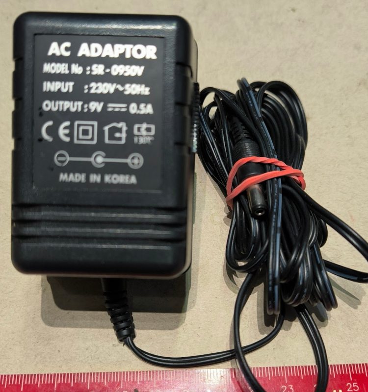 SR-0950V - adaptér 9Vdc 500mA, starý typ, určeno na náhradní díly - krabička, káblik, .. , viz foto,