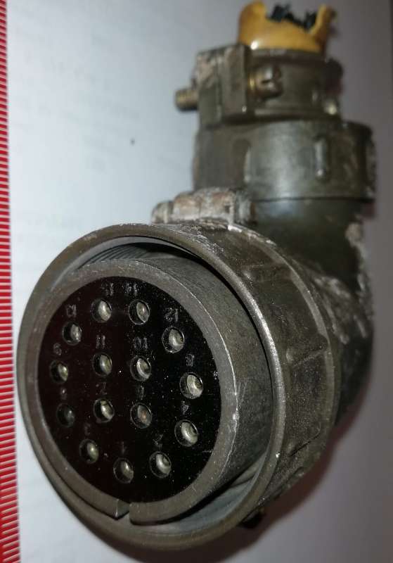 ŠR36U15NŠ4 ( ШР36У15НШ4 ) - šroubovací konektor 15pin,  z demontáže, samice .. cena na dotaz / price on request