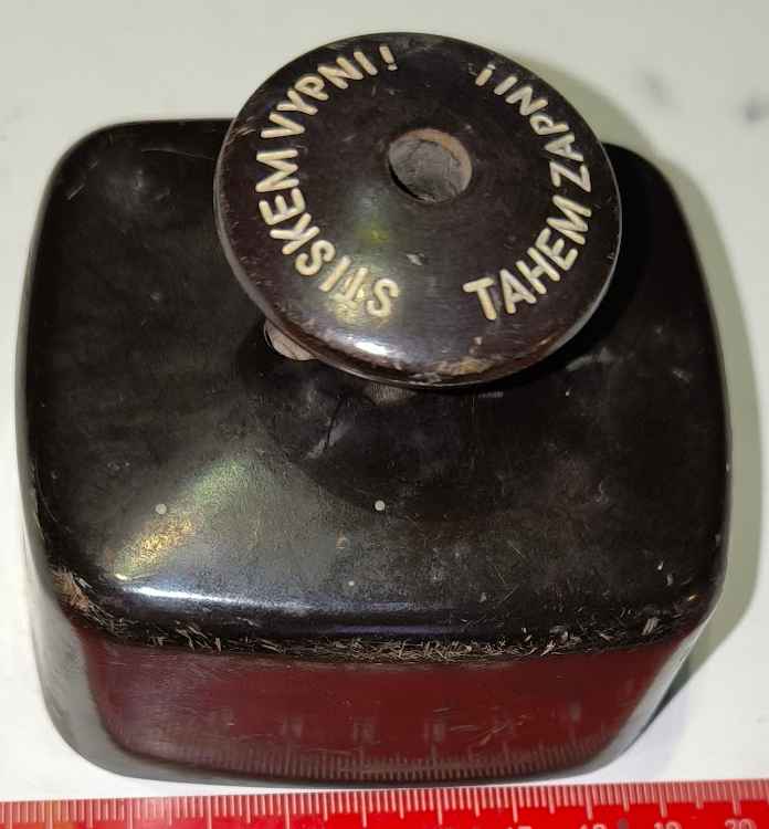 Stiskem vypni Tahem zapni , s knoflíkem, 16A, starší