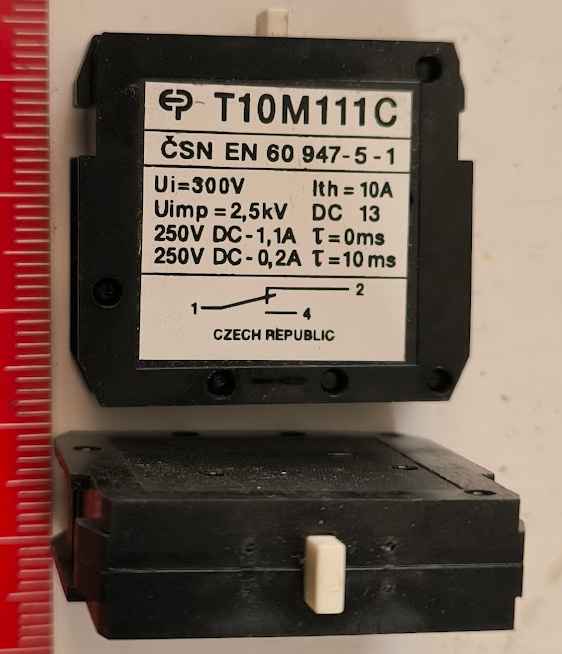 T10M111C - 1x přepínací kontakt 10A 300V, šroubky ze spodu, černá barva   .. cena na dotaz / price on request