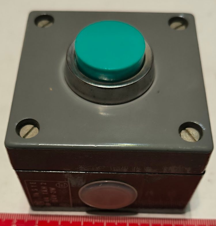 kontrolka T6S1E  .. zelená hlavice, nové, včetně žárovky