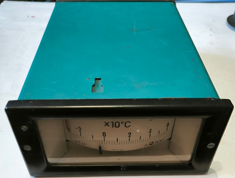 panelový regulátor teploty , starý typ, x10°C, bez čidla, dle foto .. cena na dotaz / price on request